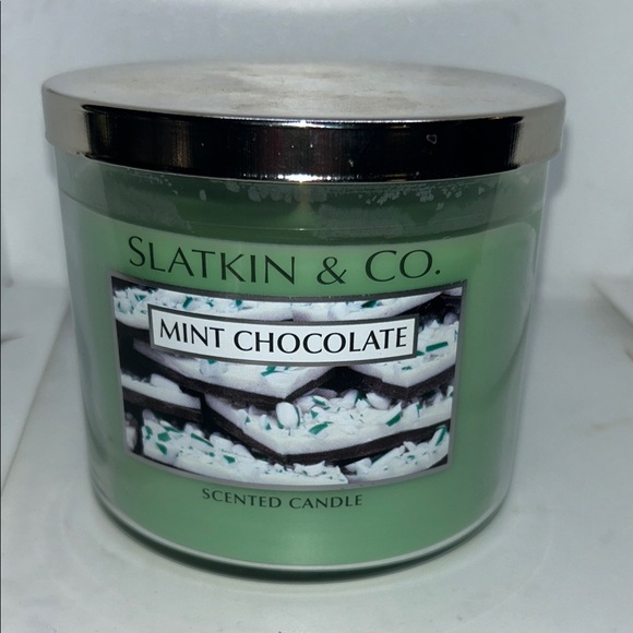 Slatkin & Co Other - Slatkin & Co. Mint Chocolate Scented Candle - Green